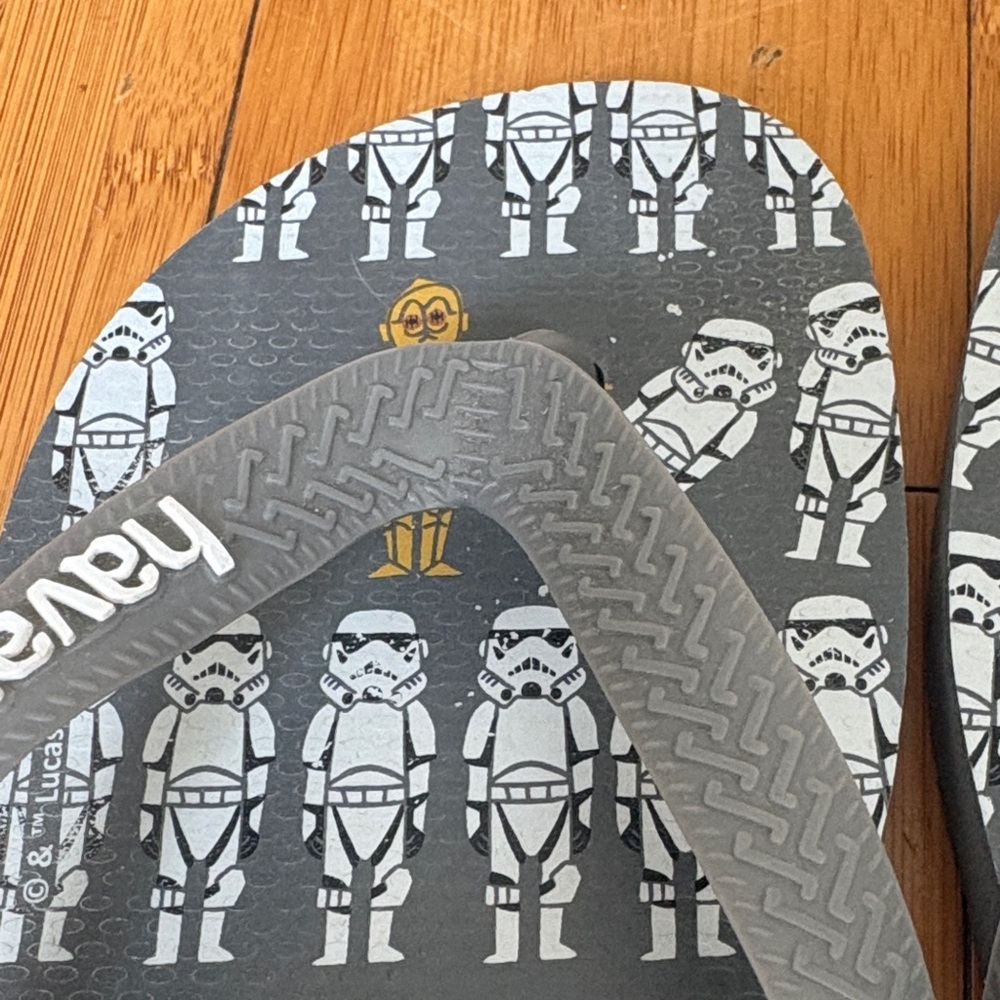 Havaianas Star Wars Stormtrooper Flip Flops - Gray, White & Gold - Picture 8 of 11